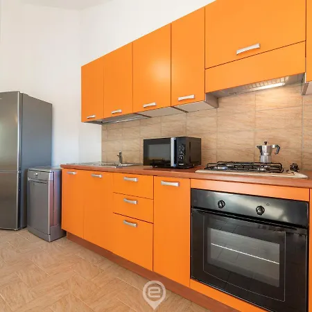 House Charlotte * Is Solinas